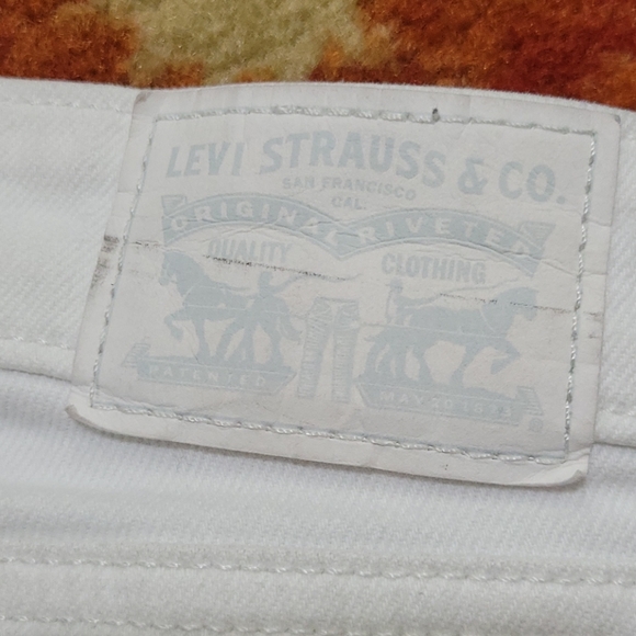 Levi's White 711 Skinny Jeans - Picture 3 of 8